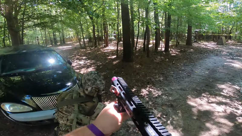 《打生存遊戲彈切怎麼辦》這位玩家透過影片告訴大家如何把危機變轉機