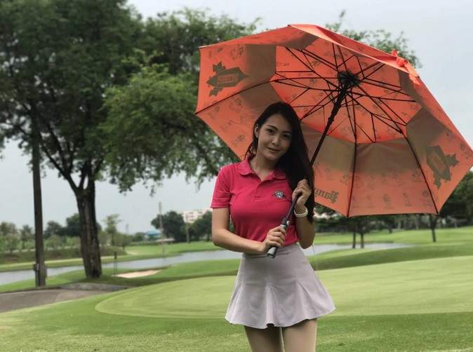 網友整理《常見的持傘姿勢》我自己的習慣是武士刀風格,因為有點帥XD 網友整理《常見的持傘姿勢》我自己的習慣是武士刀風格,因為有點帥XD