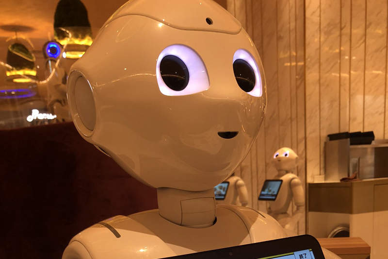 《機器人餐廳的恐怖體驗》跟桌邊Pepper君玩個遊戲都有感生命遭受威脅... 《機器人餐廳的恐怖體驗》跟桌邊Pepper君玩個遊戲都有感生命遭受威脅...