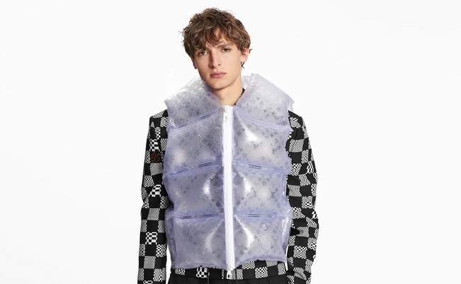 時尚品牌LV推出《充氣氣囊背心》裡面裝了價值11萬的空氣,流行什麼的我已經搞不懂了 時尚品牌LV推出《充氣氣囊背心》裡面裝了價值11萬的空氣,流行什麼的我已經搞不懂了