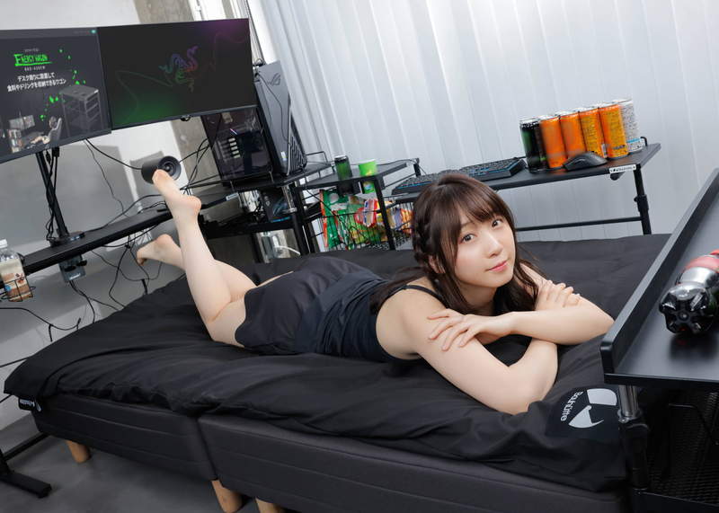 伊織萌代言《電競懶人寢具組》這是意圖讓人不下床的氛圍嘛 伊織萌代言《電競懶人寢具組》這是意圖讓人不下床的氛圍嘛