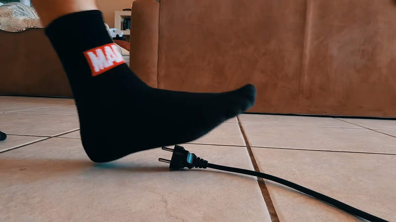 網友拍攝《各種讓你感覺不好的瞬間》踩到插頭或是樂高真的都超痛der 網友拍攝《各種讓你感覺不好的瞬間》踩到插頭或是樂高真的都超痛der