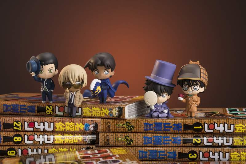 超可愛《名偵探柯南100集紀念募應小公仔》讓角色們Cos起柯南封面的裝扮啦～