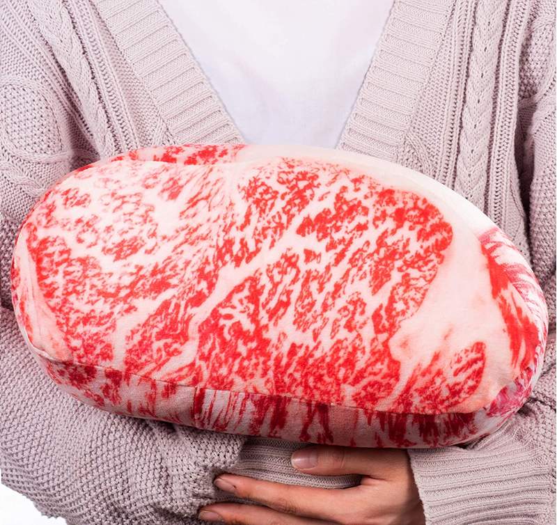 鮮美肉塊《松阪牛抱枕》抱著它睡覺流口水好像是最奢侈的享受