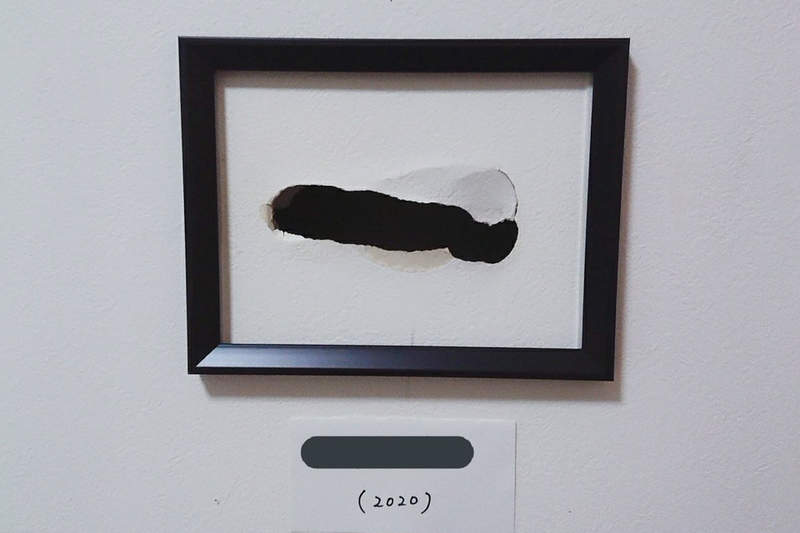 《社長缺鈣的結果》暴怒在牆上打出的一個個凹洞,裱框直接變身展覽作品ww 《社長缺鈣的結果》暴怒在牆上打出的一個個凹洞,裱框直接變身展覽作品ww