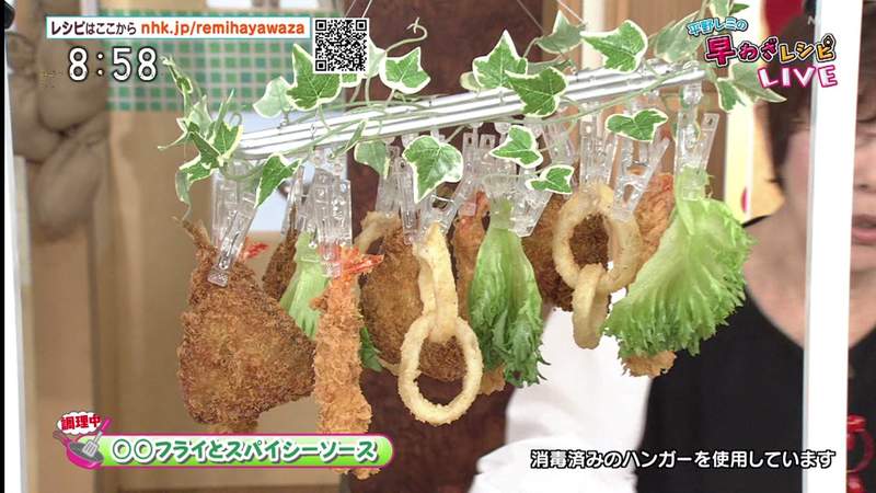 《放送事故級的料理節目》衣架吊起炸物的擺盤方式,這已經不是有沒有消毒的問題了吧... 《放送事故級的料理節目》衣架吊起炸物的擺盤方式,這已經不是有沒有消毒的問題了吧...