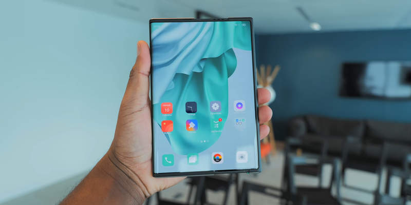 卷軸式螢幕手機《OPPO X 2021》能自由變化6.7吋跟7.4吋的螢幕大小~超酷
