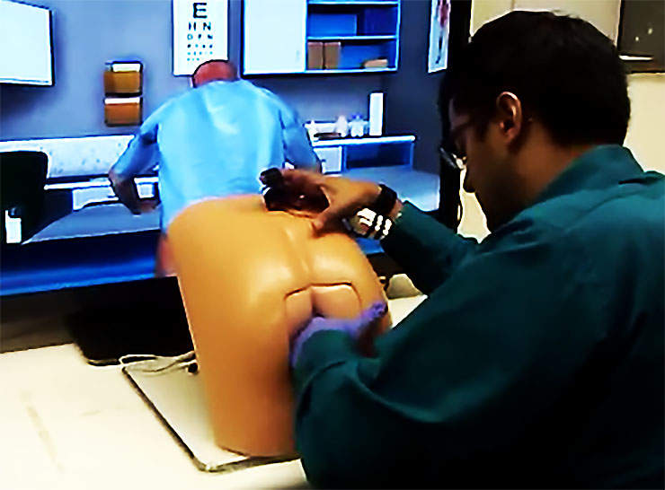 淚牛滿面《前列腺檢查模擬器》很讓人難忍住不尖叫的畫面 淚牛滿面《前列腺檢查模擬器》很讓人難忍住不尖叫的畫面