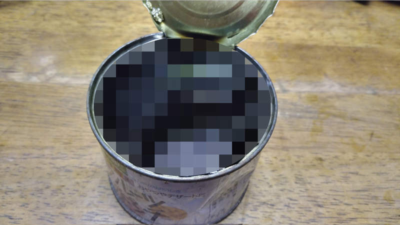 《日本網友發現30年前的水果罐頭》變得像墨汁般烏漆抹黑 出乎意料竟然沒什麼臭味