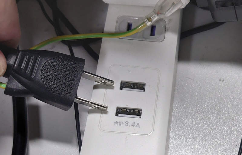 《日本網友公認的糟糕設計》插頭誤插延長線USB孔爆火花 你家的延長線有沒有暗藏這種陷阱？