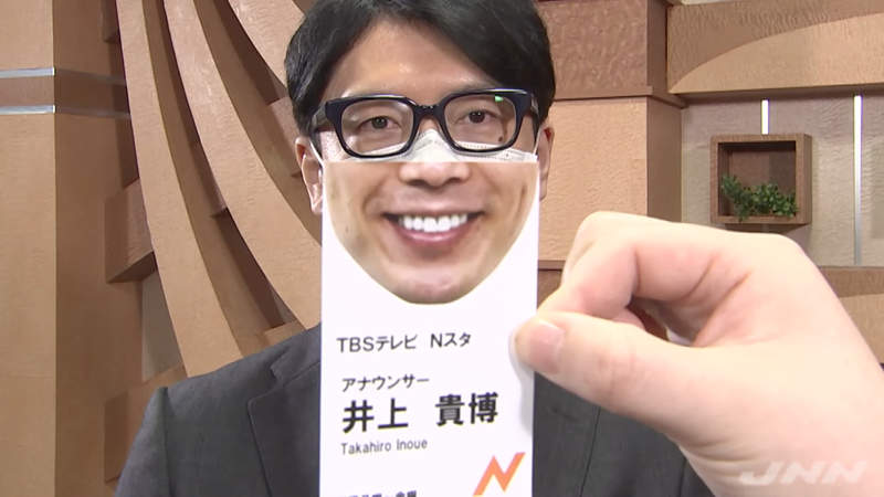 防疫工作新點子《微笑名片》往臉上一比就能解決被口罩遮住的困擾 防疫工作新點子《微笑名片》往臉上一比就能解決被口罩遮住的困擾