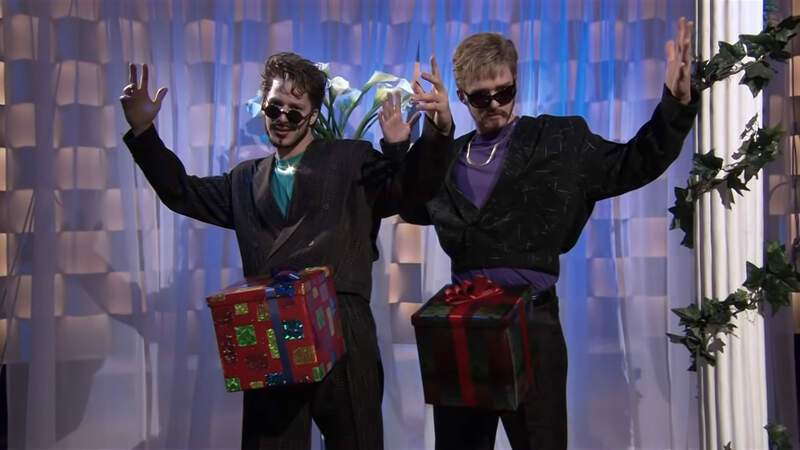 找路人摸恐怖箱《真實版 Dick In A Box》男子上街實測結果猥褻女生被警察抓走惹 找路人摸恐怖箱《真實版 Dick In A Box》男子上街實測結果猥褻女生被警察抓走惹