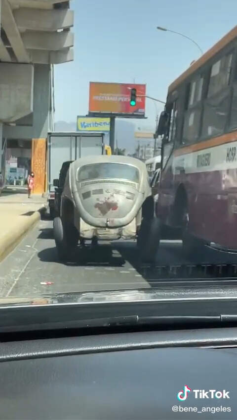 塞車時驚見《現代人力車》速度是慢了點,但感覺肺活量會練得很好!? 塞車時驚見《現代人力車》速度是慢了點,但感覺肺活量會練得很好!?