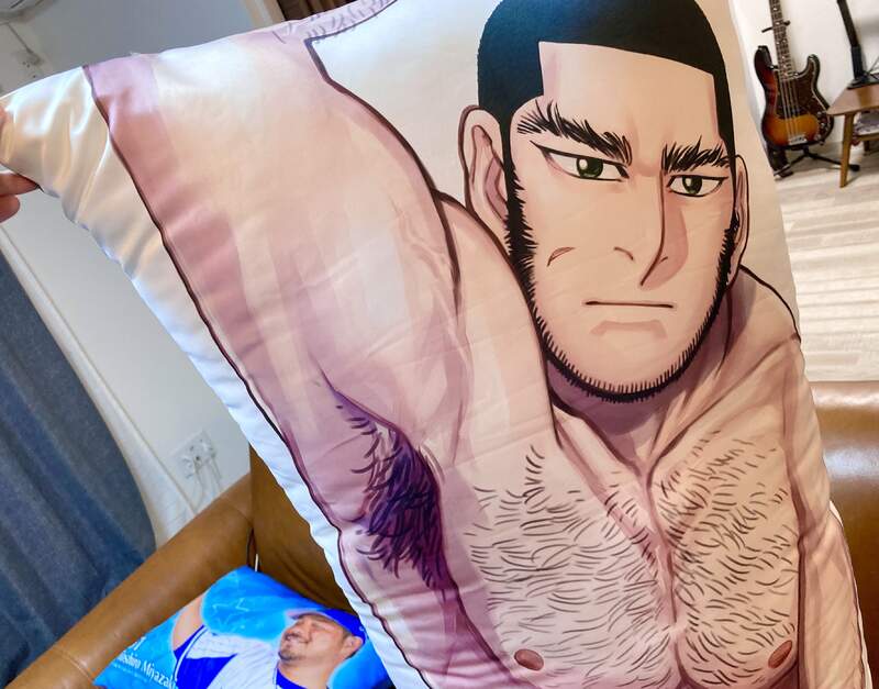 黃金神威完結預告《作者曬角色抱枕》請問哪裡買得到這個抱枕呢(重點誤) 黃金神威完結預告《作者曬角色抱枕》請問哪裡買得到這個抱枕呢(重點誤)