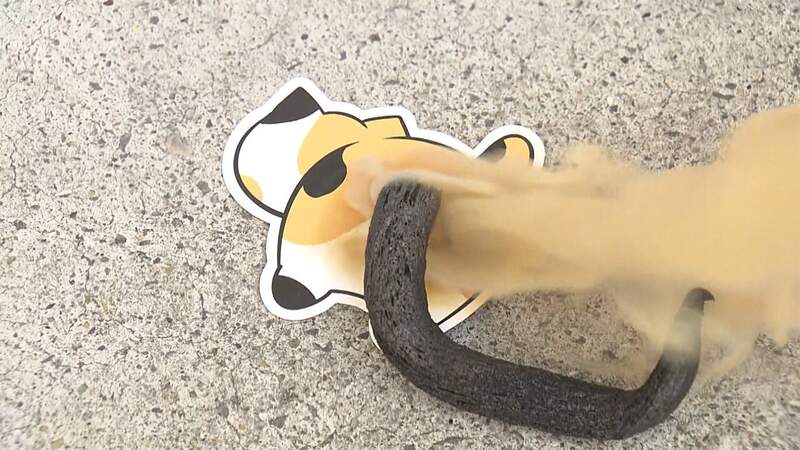 大受小朋友歡迎的煙火《貓便便蛇炮》長長的便便外加濃厚的屁煙超惡搞 大受小朋友歡迎的煙火《貓便便蛇炮》長長的便便外加濃厚的屁煙超惡搞