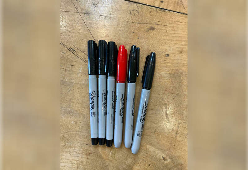 網友分享《在公司遇見的各種奇葩遭遇》同事一直抱怨原子筆沒水,但他從來都不曾把筆蓋給蓋好= = 網友分享《在公司遇見的各種奇葩遭遇》同事一直抱怨原子筆沒水,但他從來都不曾把筆蓋給蓋好= =