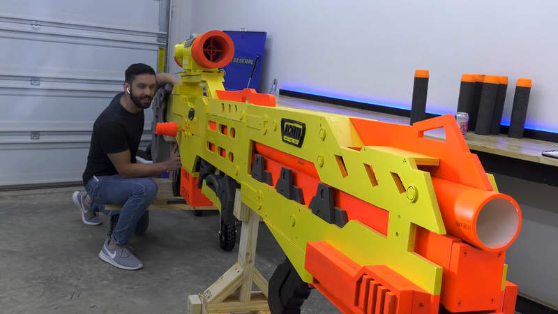 網友製作《大朋友的玩具NERF槍》除了大根以外還有一擊粉碎磚塊的威力 網友製作《大朋友的玩具NERF槍》除了大根以外還有一擊粉碎磚塊的威力