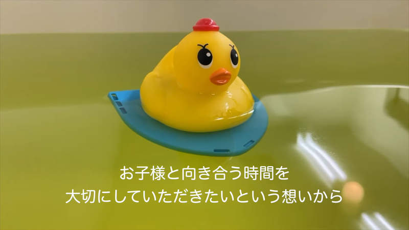 入浴劑新玩法《辣隻自由的黃色小鴨》靠著發泡推進力移動這畫面超有趣