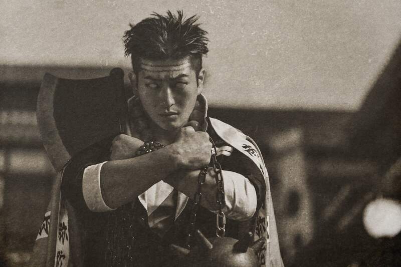 鬼滅之刃cosplay《岩柱 悲鳴嶼行冥》黑白照片重現大正時代的模樣超還原