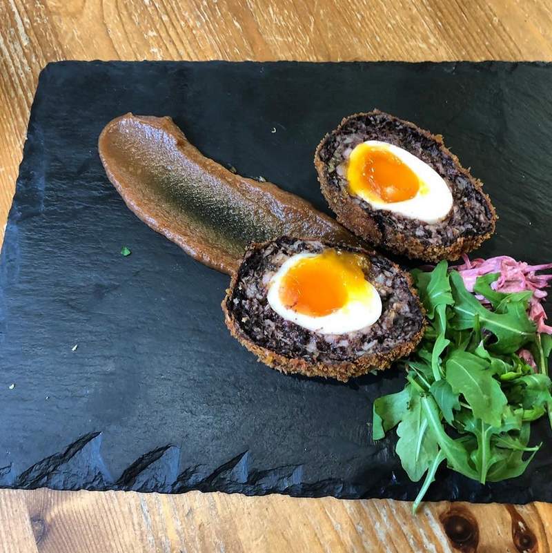 不是裝在盤子裡的《創意料理擺盤》這道菜上來我應該從哪裡吃起? 不是裝在盤子裡的《創意料理擺盤》這道菜上來我應該從哪裡吃起?