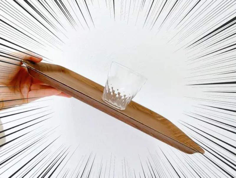 實測日本《防滑托盤》斜成這樣不會倒?…就是不會倒! 實測日本《防滑托盤》斜成這樣不會倒?…就是不會倒!