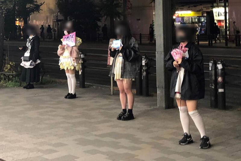 《秋葉原傻眼拉客亂象》每三步站一個性感女僕 網友質疑這麼誇張竟然無法管? 《秋葉原傻眼拉客亂象》每三步站一個性感女僕 網友質疑這麼誇張竟然無法管?