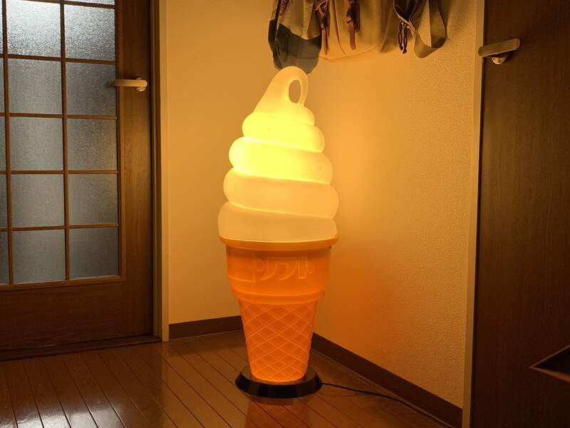 95公分巨型《霜淇淋照明燈》放一個在家中玄關有種說不出的喜感 95公分巨型《霜淇淋照明燈》放一個在家中玄關有種說不出的喜感