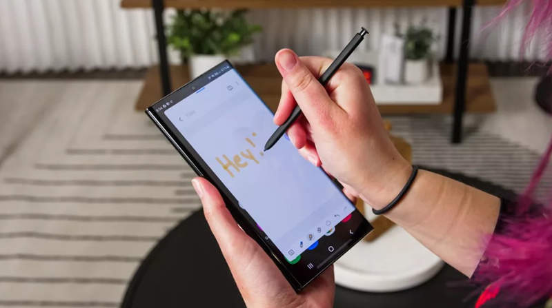 更像Note的體驗?全新《Galaxy S22 Ultra》明顯比其他新款三星Galaxy手機高出一籌! 更像Note的體驗?全新《Galaxy S22 Ultra》明顯比其他新款三星Galaxy手機高出一籌!