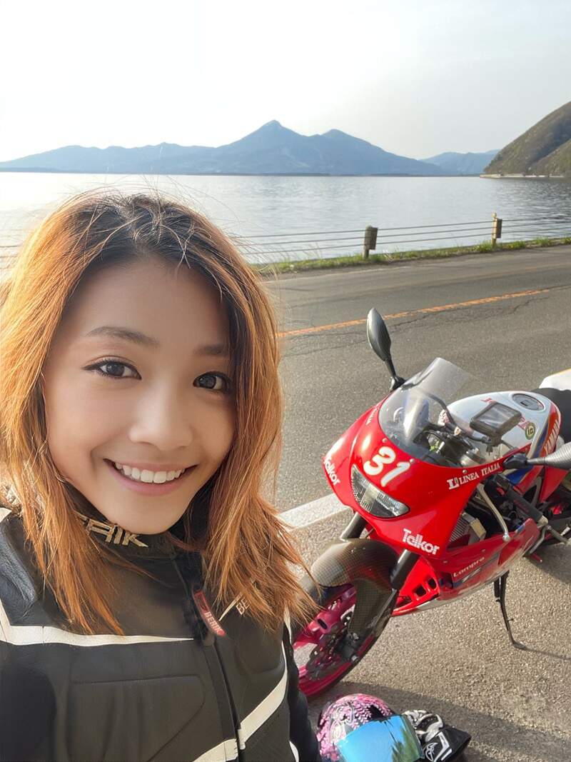 修圖的強大《大叔用變臉APP也能變正妹》大家以後上網認識妹子真的要注意 修圖的強大《大叔用變臉APP也能變正妹》大家以後上網認識妹子真的要注意