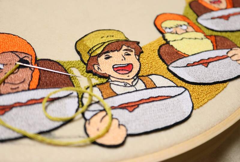 刺繡達人製作《天空之城 刺繡時鐘》每個角色都端著盤子等著再來一碗 刺繡達人製作《天空之城 刺繡時鐘》每個角色都端著盤子等著再來一碗