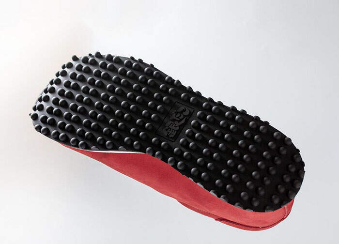 《築地銀章魚燒xblueover》合作推出特殊鐵板造型鞋底紀念鞋