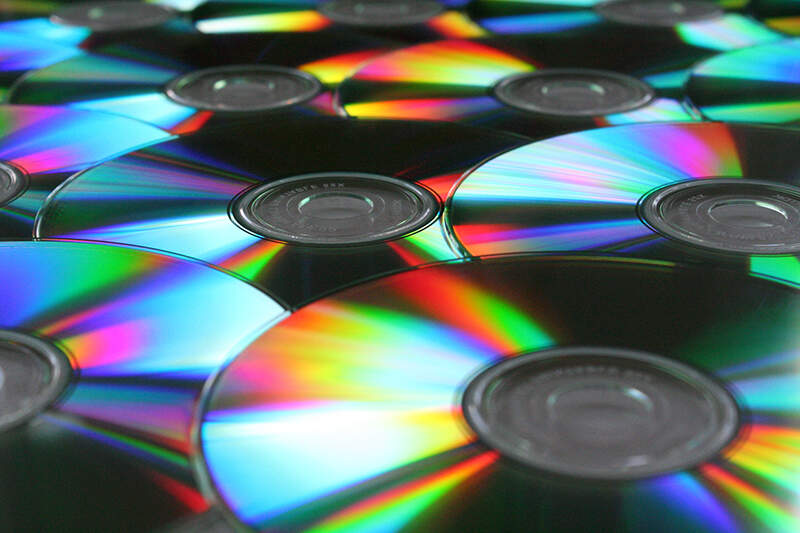 歷史的眼淚?《CD銷量》近20年來首次增長,加入長達十年的黑膠復興行列! 歷史的眼淚?《CD銷量》近20年來首次增長,加入長達十年的黑膠復興行列!