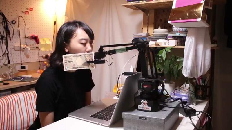 無用小物發明家設計《鈔票打臉機》感覺準度有了但力道差了點XD 無用小物發明家設計《鈔票打臉機》感覺準度有了但力道差了點XD