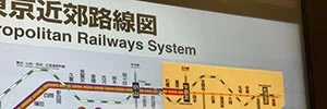 《東京車站的話題路線圖》液晶螢幕卻貼貼紙修正？網友吐槽豈……